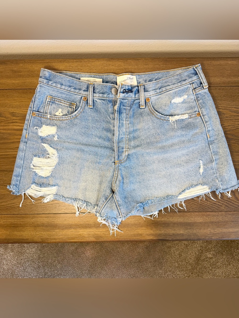 Universal Thread Women's 90s Baggy Distressed Denim Shorts - Light Wash size 8